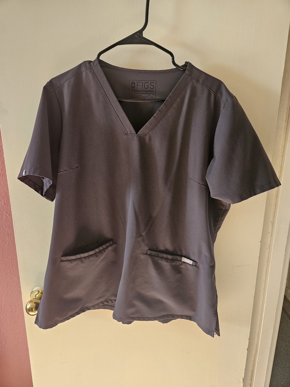 Figs Casma Top in Charcoal XL. Good condition